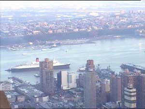 QE2 Arriving  07.01 EST