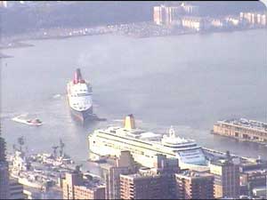 QE2 on her way  17.02 EST