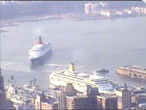 QE2 on her way  17.03 EST