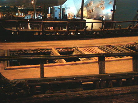 Vase deck