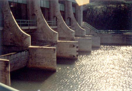 Nagle Dam - Overflow Cuts
