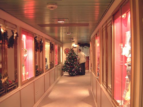 Walkway with the Royal Garter Retsaurant to the left and Boutique on the right